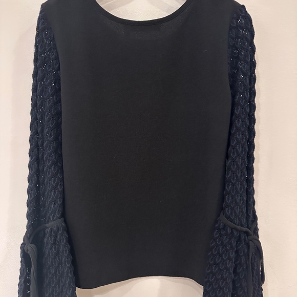✨ See by Chloé Black Knit Top w/ Crochet Navy/Black Bell Sleeves Size Small/36 ✨ - Picture 4 of 10